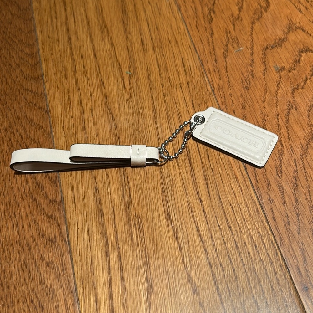 Coach strap and tag